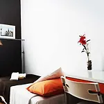 La Isla Πανσιόν 2*