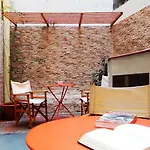 La Isla Πανσιόν 2*